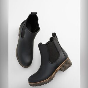 NWOT Maurice’s Anna Chelsea Adventure Boots in Black